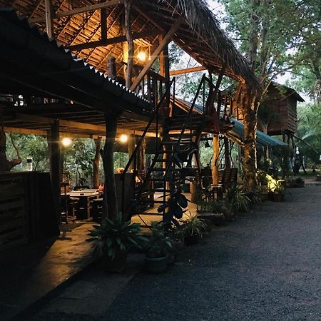 Tree House Hostel Sigirîya Extérieur photo